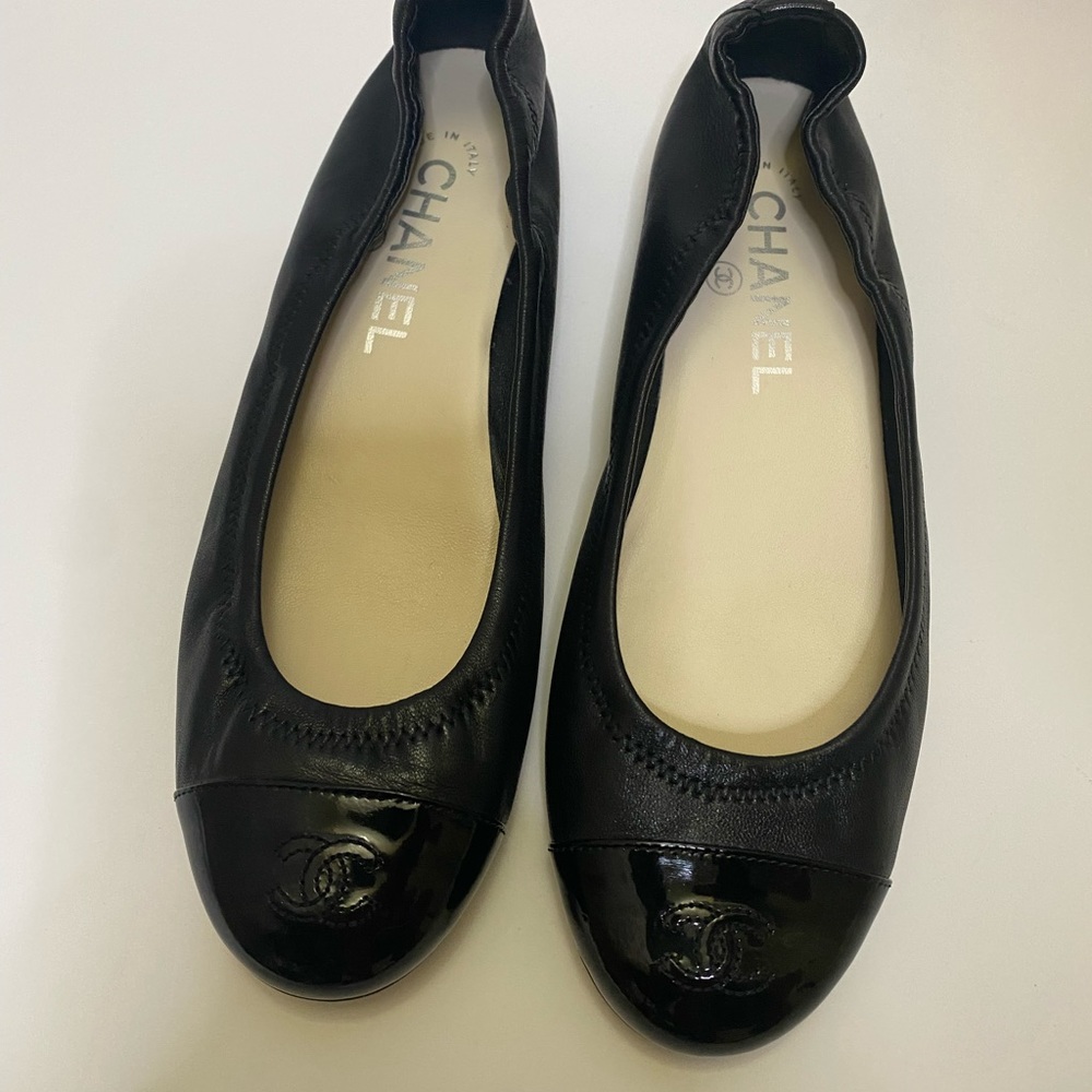 Chanel CC logo leather flat patent toe cap black 36 1/2